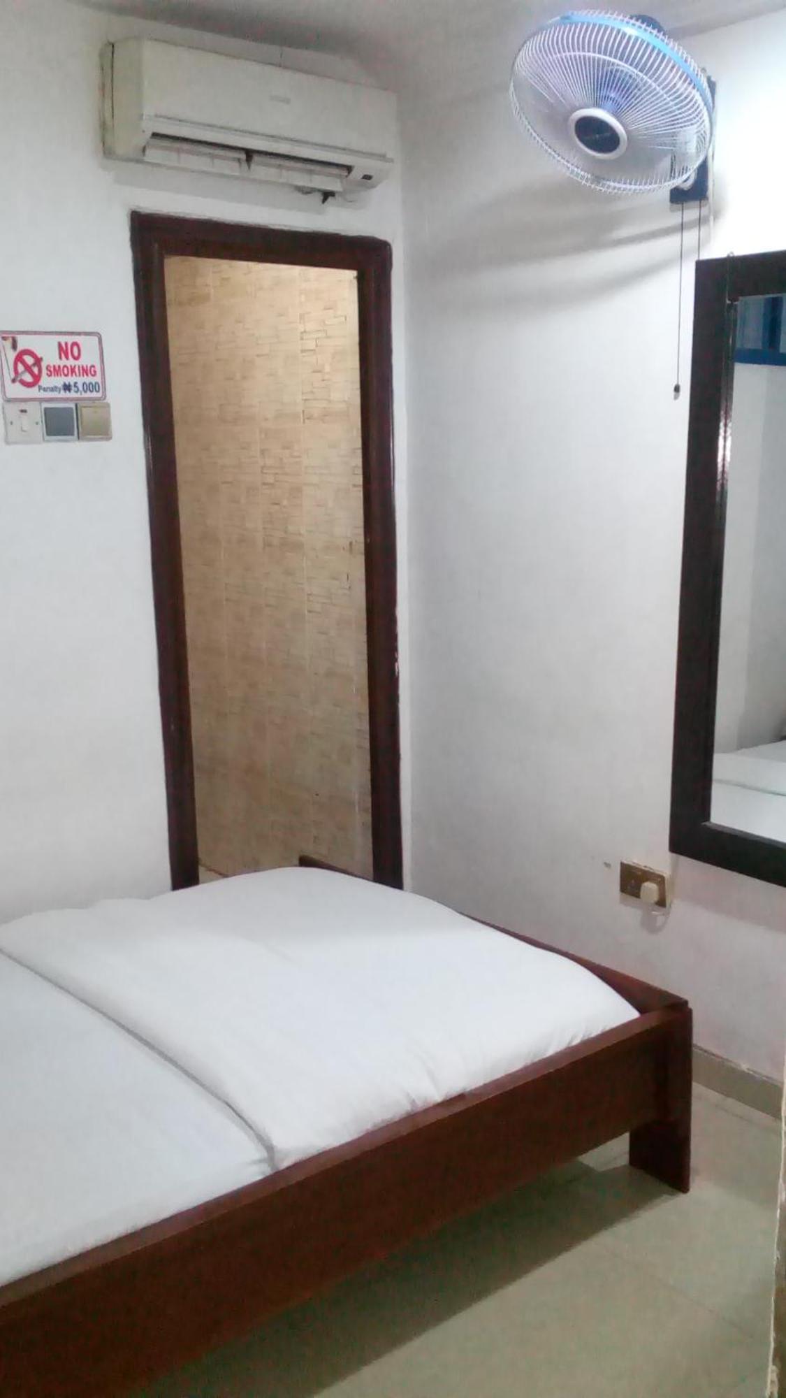 Ben Auto Hotel 拉各斯 外观 照片